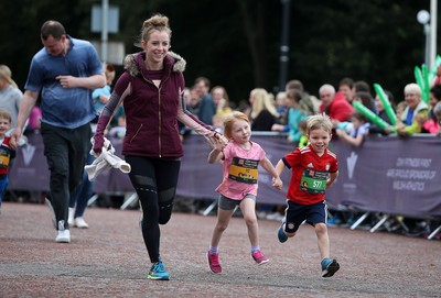 051019 - Run4Wales - Cardiff Half Marathon Festival of Running outside the City Hall - 