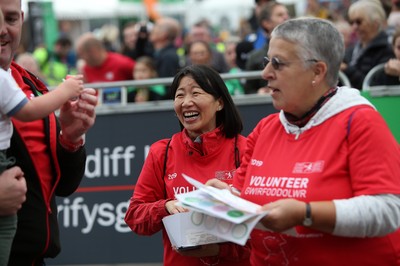 051019 - Run4Wales - Cardiff Half Marathon Festival of Running outside the City Hall - 