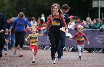 051019 - Run4Wales - Cardiff Half Marathon Festival of Running outside the City Hall - 