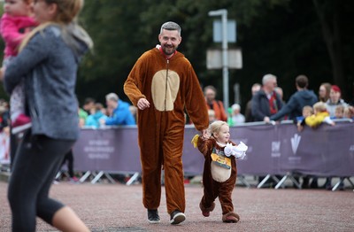 051019 - Run4Wales - Cardiff Half Marathon Festival of Running outside the City Hall - 