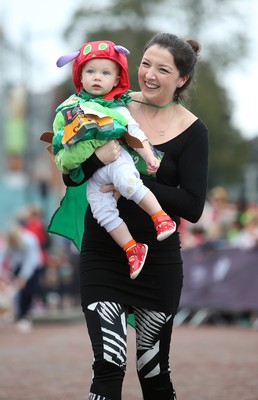 051019 - Run4Wales - Cardiff Half Marathon Festival of Running outside the City Hall - 