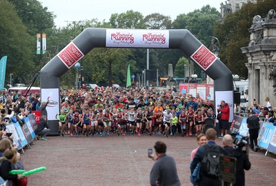 051019 - Run4Wales - Cardiff Half Marathon Festival of Running outside the City Hall - 