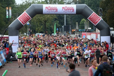 051019 - Run4Wales - Cardiff Half Marathon Festival of Running outside the City Hall - 