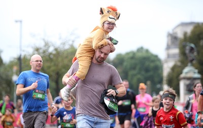 051019 - Run4Wales - Cardiff Half Marathon Festival of Running outside the City Hall - 