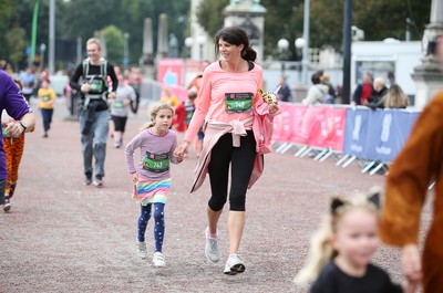 051019 - Run4Wales - Cardiff Half Marathon Festival of Running outside the City Hall - 