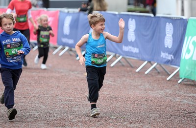 051019 - Run4Wales - Cardiff Half Marathon Festival of Running outside the City Hall - 