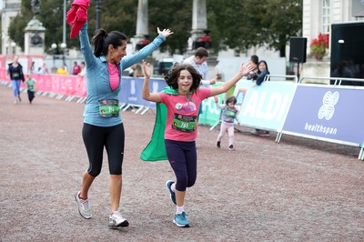 051019 - Run4Wales - Cardiff Half Marathon Festival of Running outside the City Hall - 