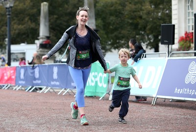 051019 - Run4Wales - Cardiff Half Marathon Festival of Running outside the City Hall - 