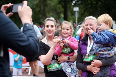 051019 - Run4Wales - Cardiff Half Marathon Festival of Running outside the City Hall - 