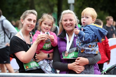 051019 - Run4Wales - Cardiff Half Marathon Festival of Running outside the City Hall - 