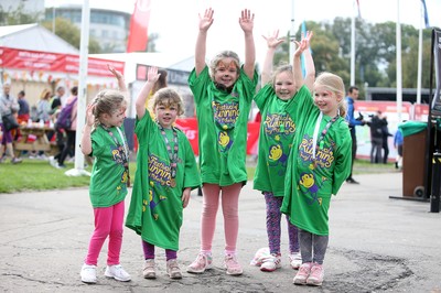 051019 - Run4Wales - Cardiff Half Marathon Festival of Running outside the City Hall - 