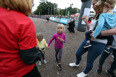 051019 - Run4Wales - Cardiff Half Marathon Festival of Running outside the City Hall - 