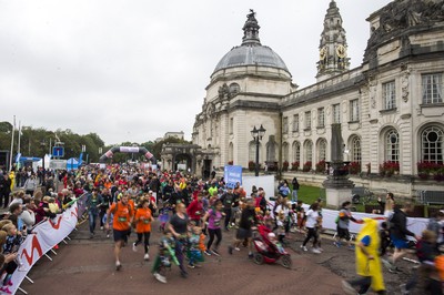 051019 - Run4Wales - Cardiff Half Marathon Festival of Running outside the City Hall - 