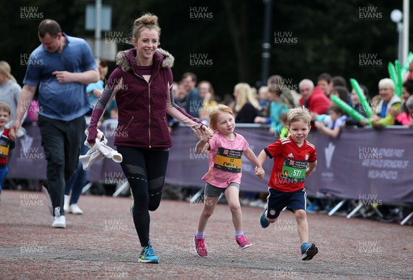 051019 - Run4Wales - Cardiff Half Marathon Festival of Running outside the City Hall - 