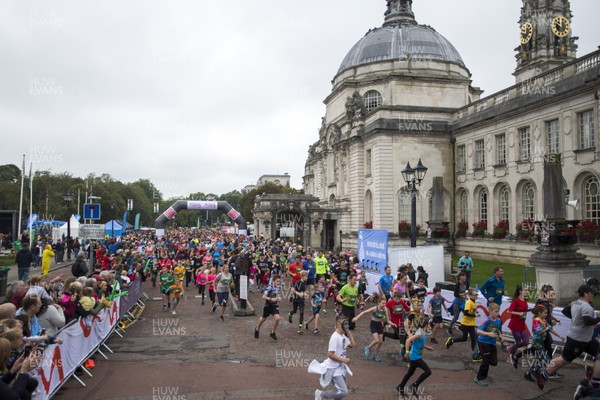 051019 - Run4Wales - Cardiff Half Marathon Festival of Running outside the City Hall - 
