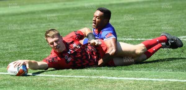 210718 - Wales 7s v Samoa 7s, Rugby World Cup Sevens, San Francisco, USA - Thomas Glyn Williams of Wales powers over to score try