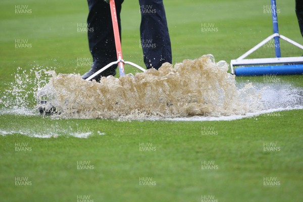 01.10.10.. Ryder Cup 2010, Celtic Manor, Newport, south Wales -  Groundstaff work to clear water from the fairways 