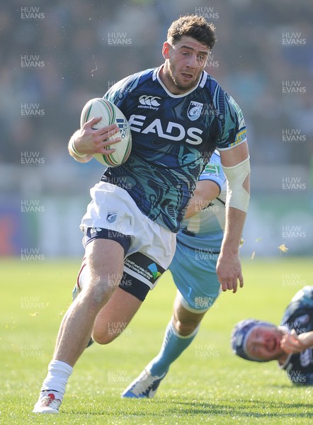 141012 - Sale v Cardiff Blues - Heineken Cup -Alex Cuthbert of Cardiff Blues runs in to score his third try