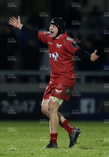 210117 - Sale Sharks v Scarlets - European Rugby Champions Cup - James Davies of Scarlets shows his frustration by Chris Fairweather/Huw Evans Agency