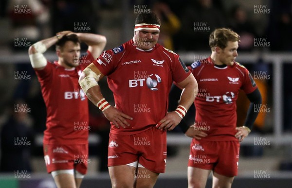 210117 - Sale Sharks v Scarlets - European Rugby Champions Cup - Dejected Steff Hughes, Tom Price and Aled Davies of Scarlets at full time by Chris Fairweather/Huw Evans Agency