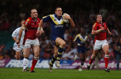 06.05.07 -Salford City Reds v Warrington Wolves Warrington's Vinny Anderson runs in to score a try 