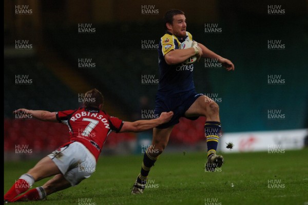 06.05.07 -Salford City Reds v Warrington Wolves Warrington's Martin Gleeson tries to beat a Luke Robinson tackle 