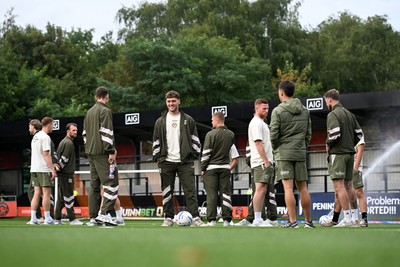 010926 - Salford City v Newport County - Sky Bet League 2 - Newport players arrive ahead of the match