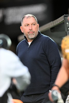 010926 - Salford City v Newport County - Sky Bet League 2 - Peter Cklamovski, Salford Manager