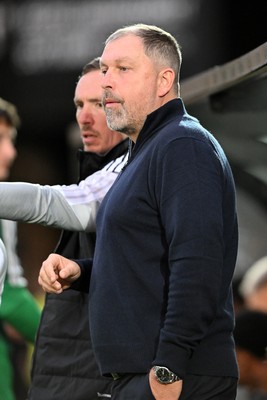 010926 - Salford City v Newport County - Sky Bet League 2 - Peter Cklamovski, Salford Manager