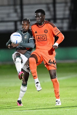 010926 - Salford City v Newport County - Sky Bet League 2 - Yahya Bamba of Newport County is challenged by Brendan Wiredu of Salford
