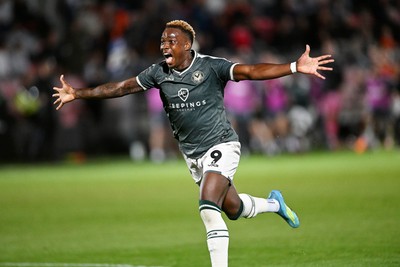 010926 - Salford City v Newport County - Sky Bet League 2 - Shaquille Gwengwe of Newport County runs towards the Newport supporters in celebration after Harrison Biggins of Newport County scores a goal from distance
