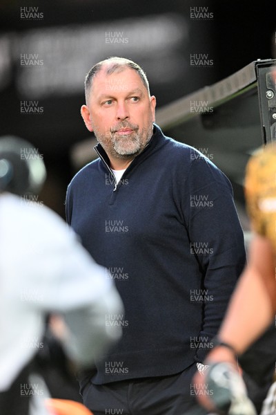010926 - Salford City v Newport County - Sky Bet League 2 - Peter Cklamovski, Salford Manager