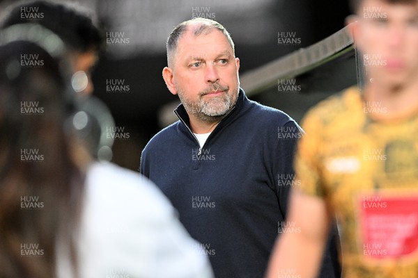 010926 - Salford City v Newport County - Sky Bet League 2 - Peter Cklamovski, Salford Manager