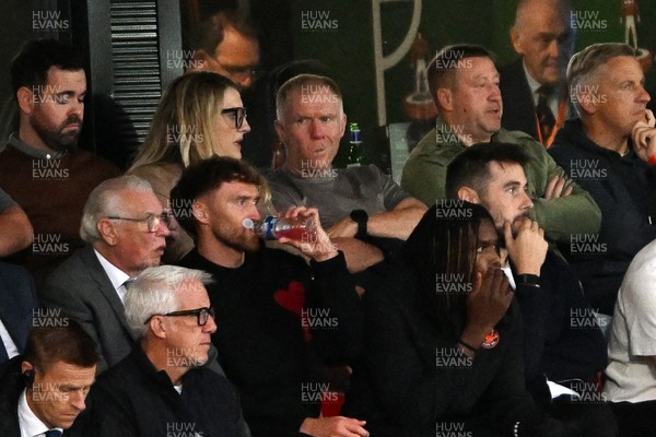 010926 - Salford City v Newport County - Sky Bet League 2 - Paul Scholes in attendance 