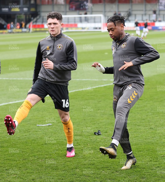 040323 - Salford City v Newport County - Sky Bet League 2 - Calum Kavanagh of Newport County and Nathan Moriah-Welsh of Newport County warm up