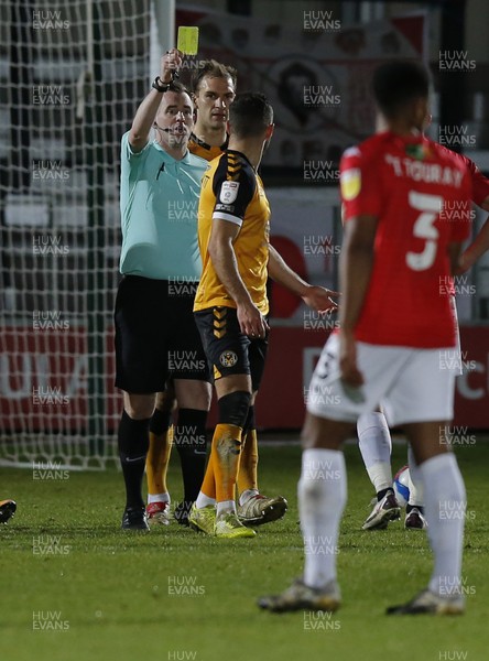 151220 - Salford City v Newport County - Sky Bet League 2 - Ryan Haynes of Newport County and team confront referee on penalty decision and Robbie Willmott of Newport County gets a yellow card