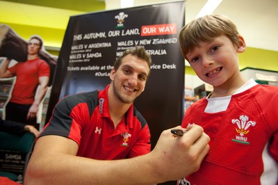 260812 - Wales Rugby captain Sam Warburton attends a signing session at TESCOS in Penarth Marina