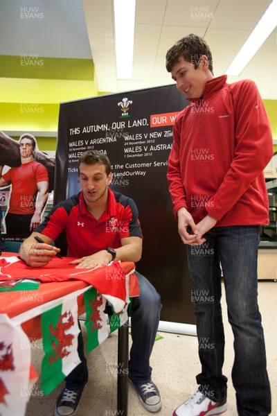 260812 - Wales Rugby captain Sam Warburton attends a signing session at TESCOS in Penarth Marina
