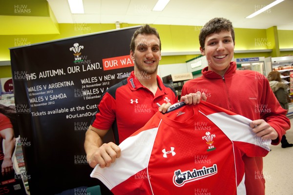 260812 - Wales Rugby captain Sam Warburton attends a signing session at TESCOS in Penarth Marina