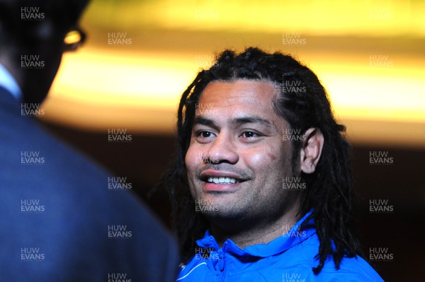 11.11.09 - Samoa media interviews George Stowers (captain), being interviewed by the media. 