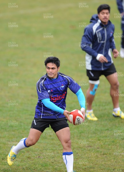 141112 - Samoa Rugby Training -David Lemi during training