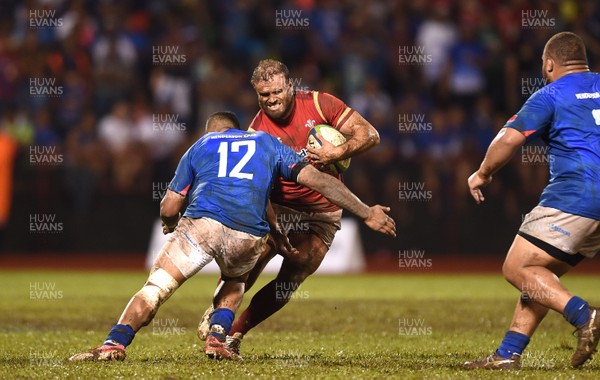 230617 - Samoa v Wales - Jamie Roberts of Wales takes on Rey Lee-Lo of Samoa
