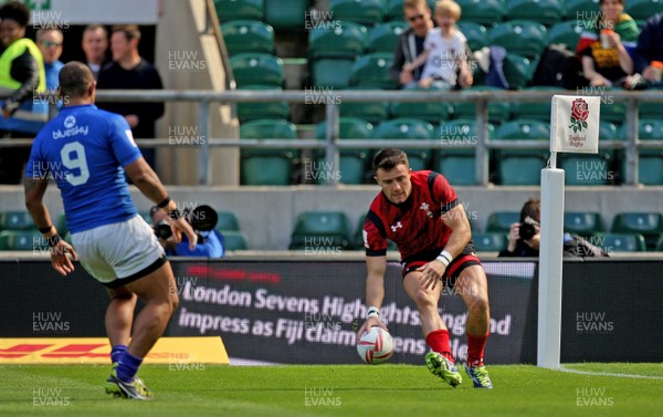 210617  - Samoa vs Wales - HSBC World Rugby Sevens Series -  Luke Morgan scores Wales' 1st try 