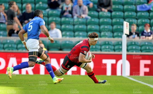 210617  - Samoa vs Wales - HSBC World Rugby Sevens Series -  James Benjamin scores Wales' 2nd try  