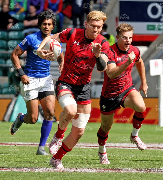 210617  - Samoa vs Wales - HSBC World Rugby Sevens Series -  Sam Cross of Wales on the attack  