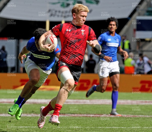 210617  - Samoa vs Wales - HSBC World Rugby Sevens Series -  Sam Cross of Wales on the attack 