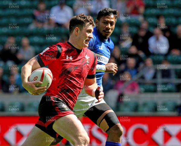 210617  - Samoa vs Wales - HSBC World Rugby Sevens Series - Owen Jenkins races through to score Wales' 3rd try   