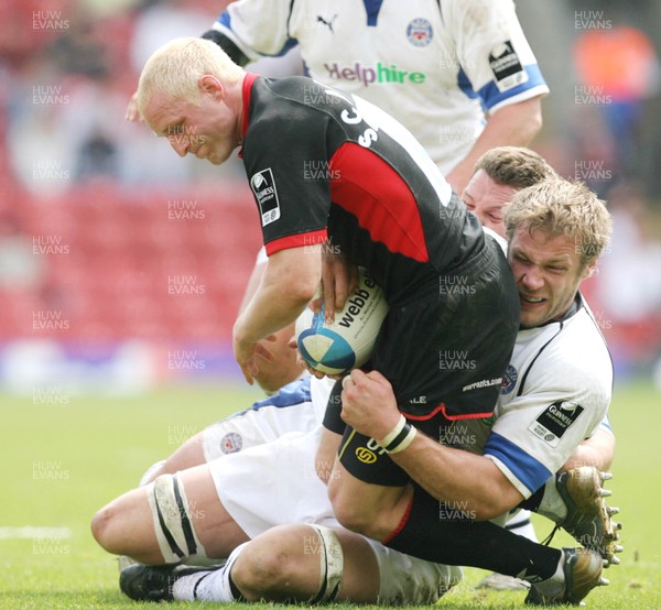 22.04.07..Saracens v Bath, European Challenge Cup Semi-Final. Saracens' Dan Scarbrough is tackled by Baths Steve Borthwick and Lee Mears 