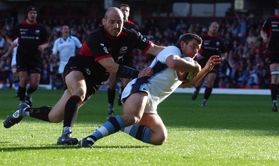 08.10.06 - Saracens v Cardiff Blues - EDF Energy Cup - Blues Marc Stcherbina dives in for try dispite tackle from Paul Gustard 