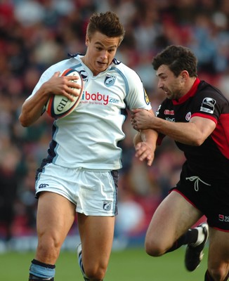 08.10.06 - Saracens v Cardiff Blues - EDF Energy Cup - Blues Chris Czekaj takes on Kevin Sorrell 